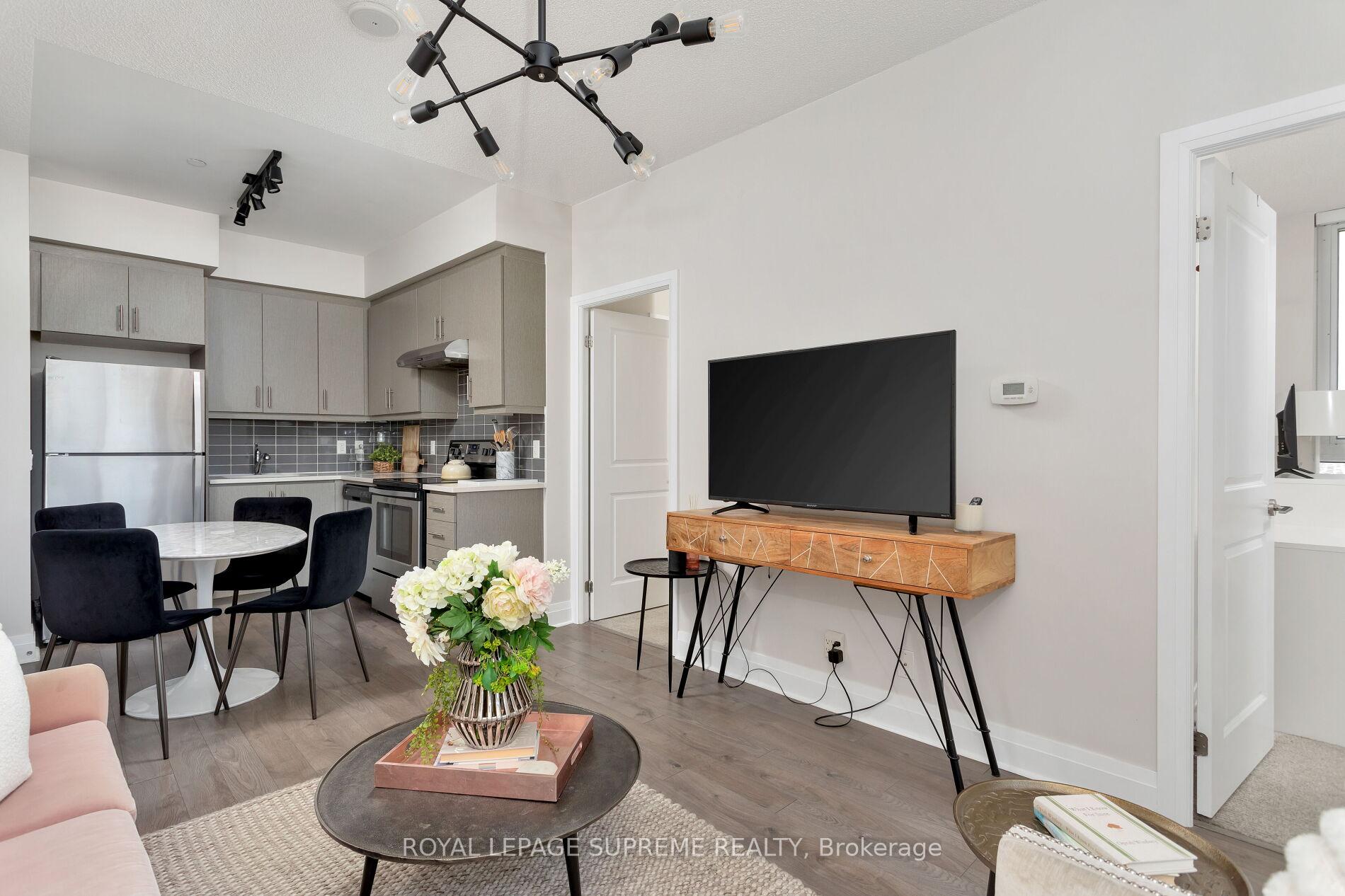 2 Bedrooms Condo at 17 Zorra,  Toronto For sale