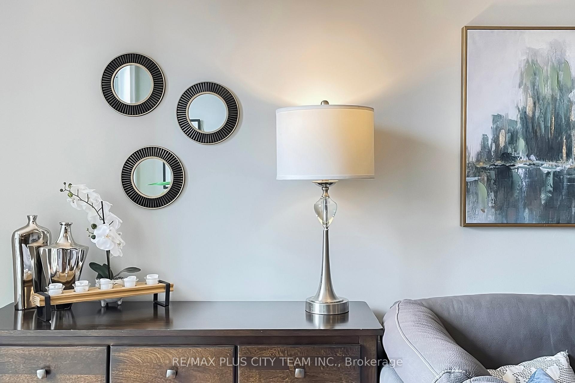 4 Bedrooms Condo at 35 Ormskirk, Toronto For sale