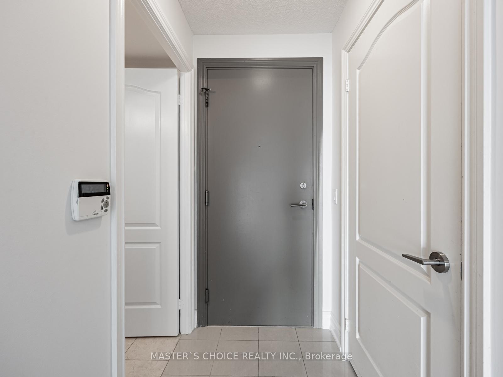 2 Bedrooms Condo at 70 Town Centre, Toronto For sale