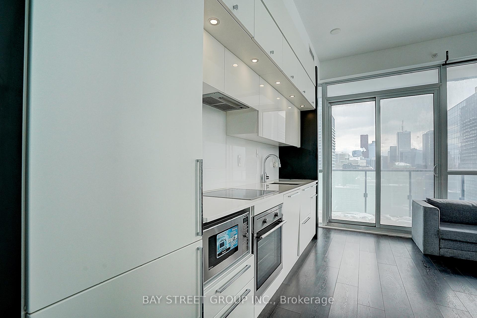 1 Bedroom Condo at 15 Grenville, Toronto For sale