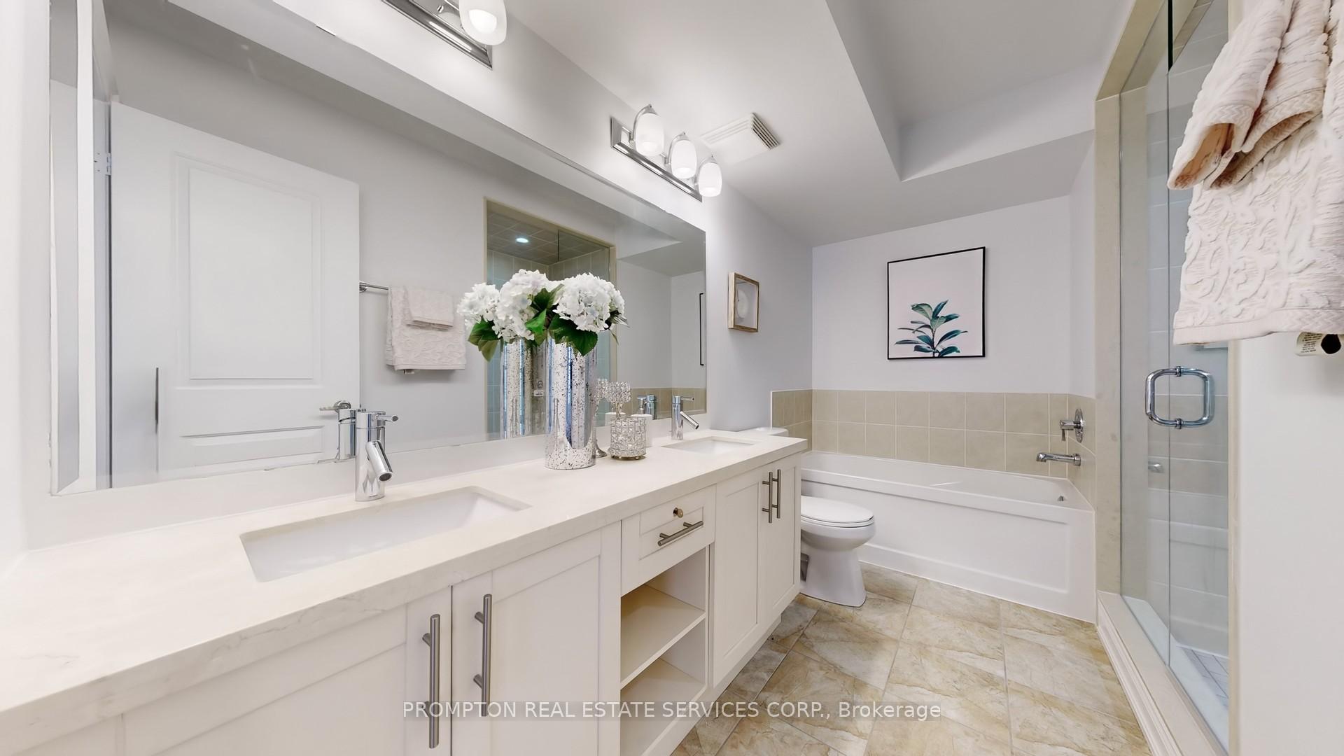 4 Bedrooms Condo at 30 Hargrave, Toronto For sale