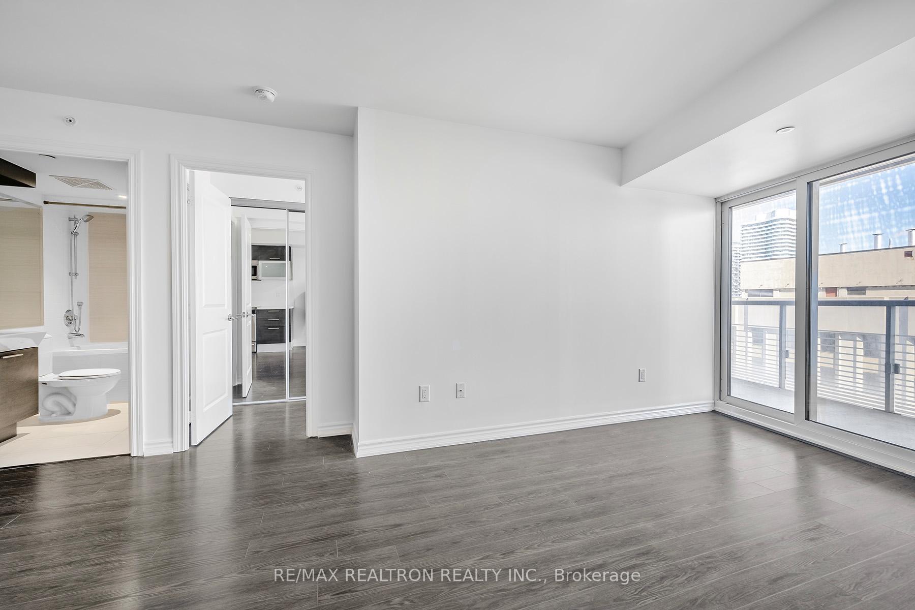 2 Bedrooms Condo at 386 Yonge,  Toronto For sale