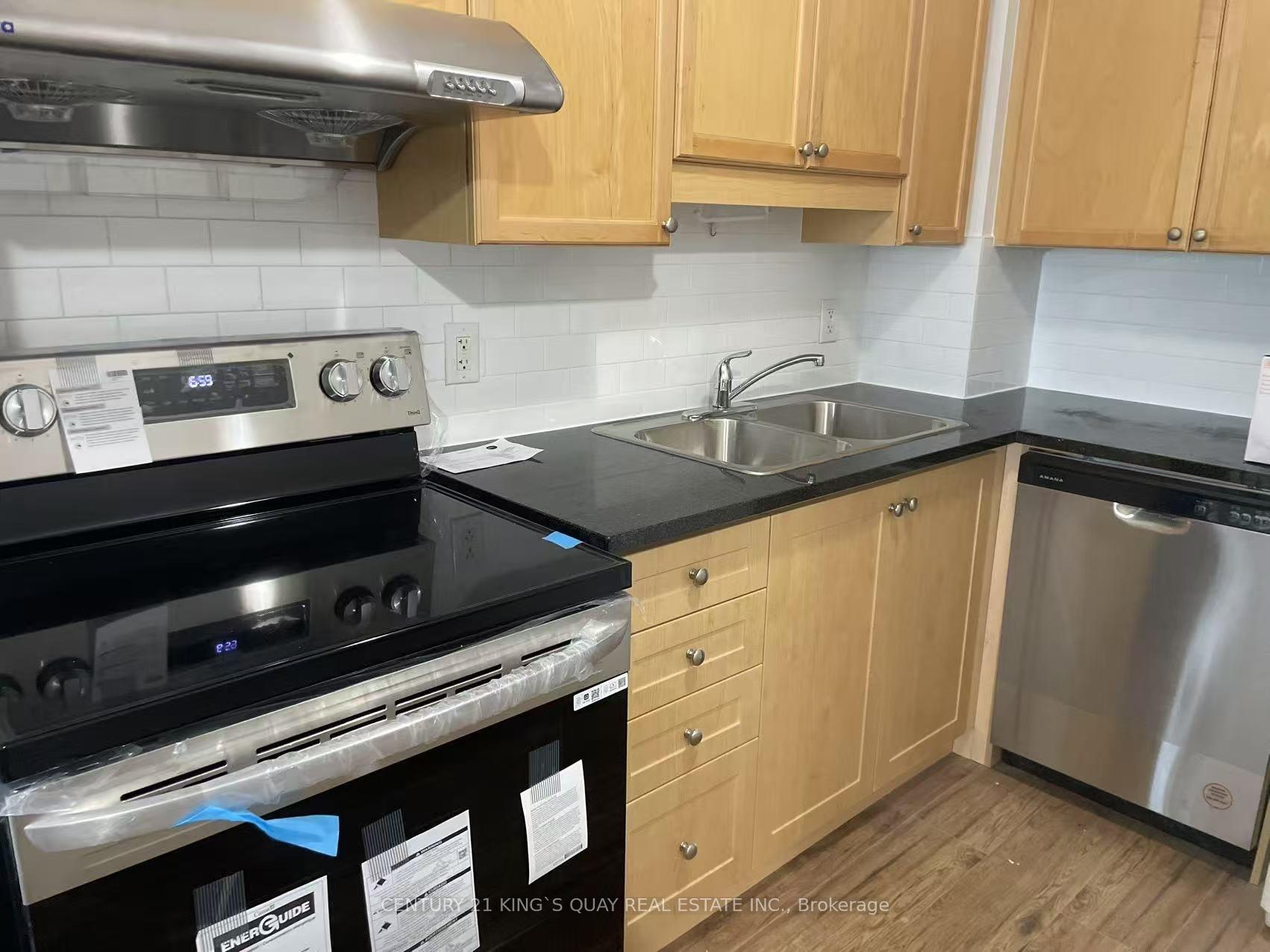 2 Bedrooms Condo at 60 Town Centre, Toronto For sale