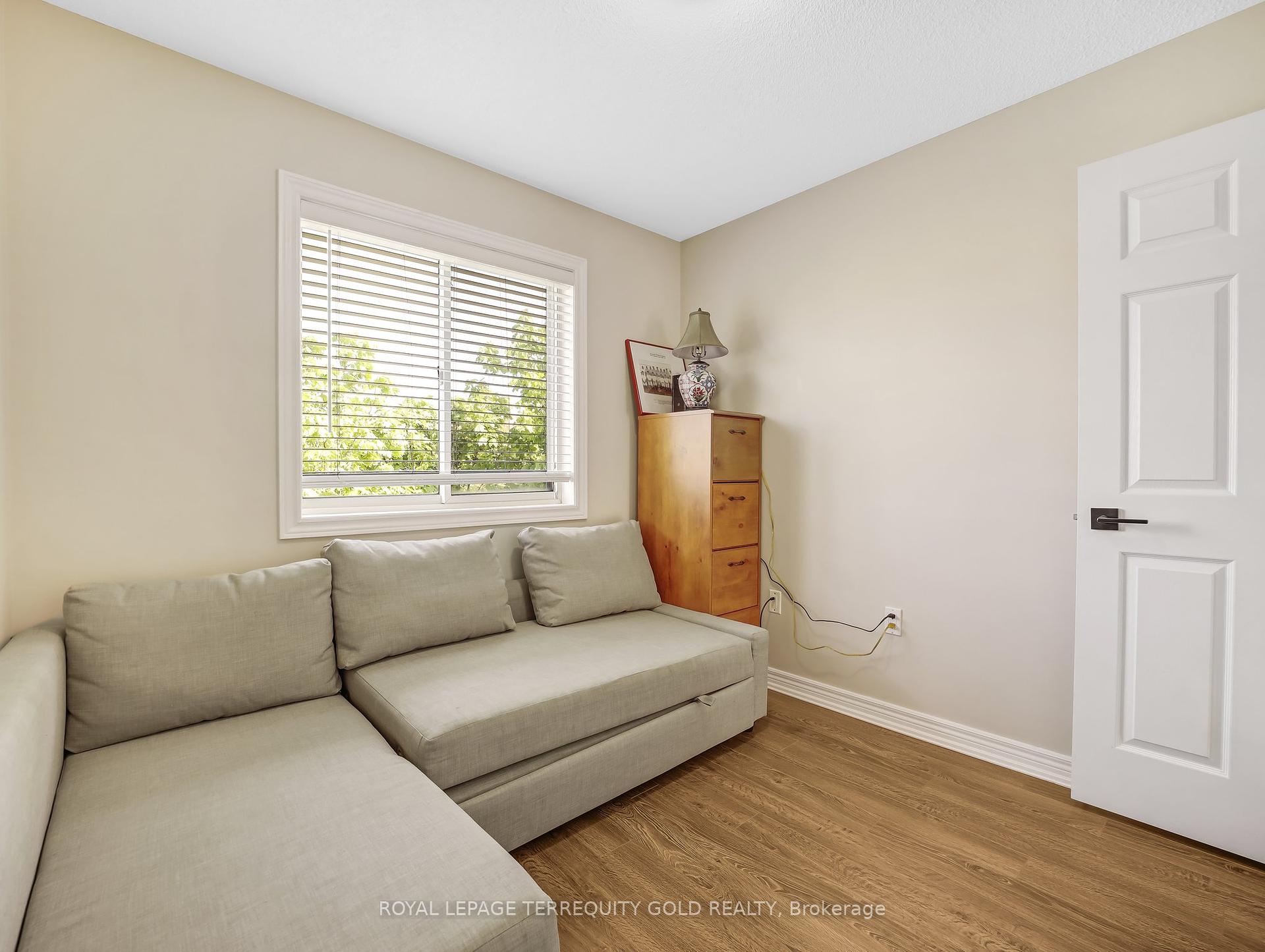 3 Bedrooms Condo at 4045 Upper Middle, Burlington For sale