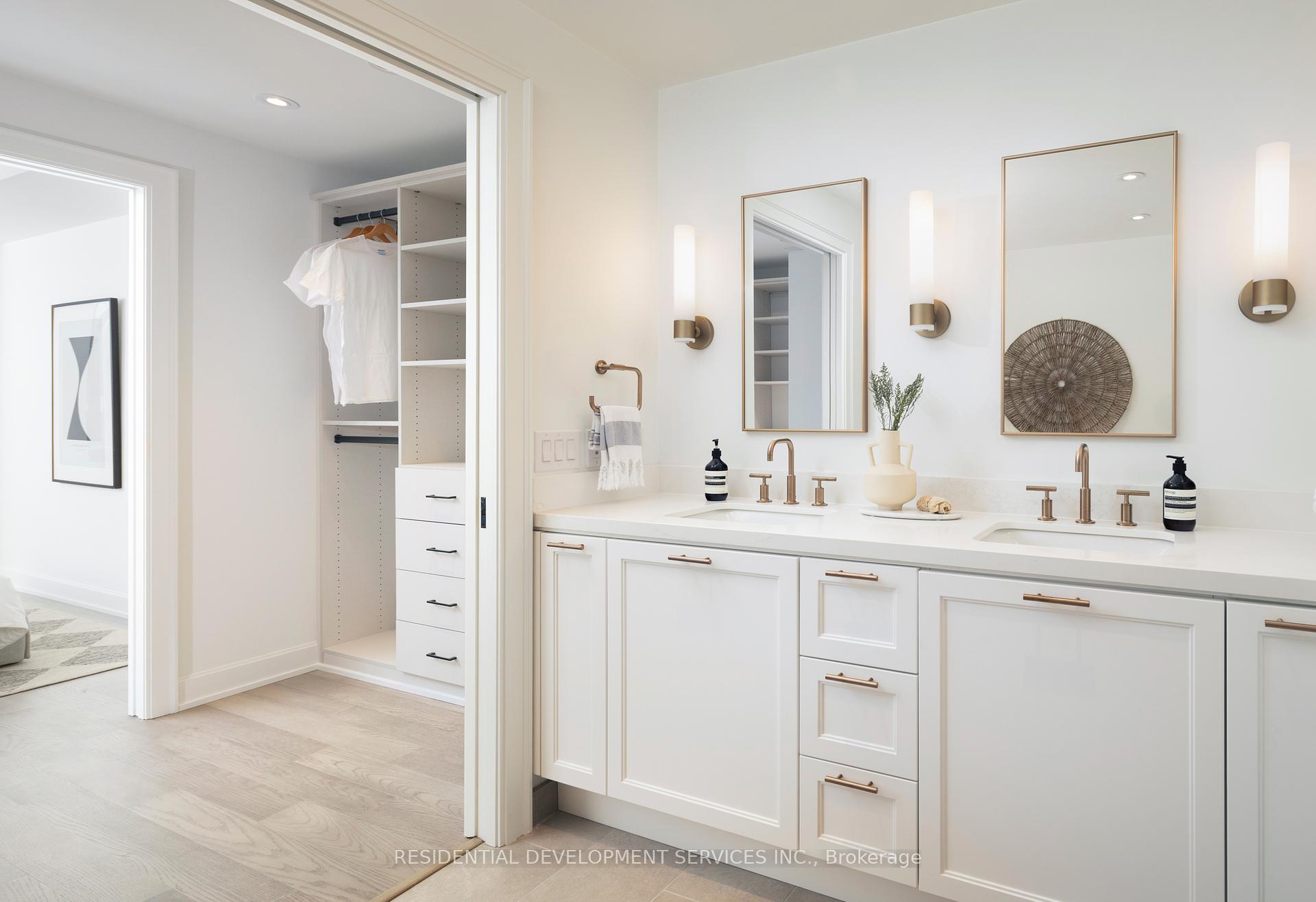 2 Bedrooms Condo at 1 Strathgowan,  Toronto For sale