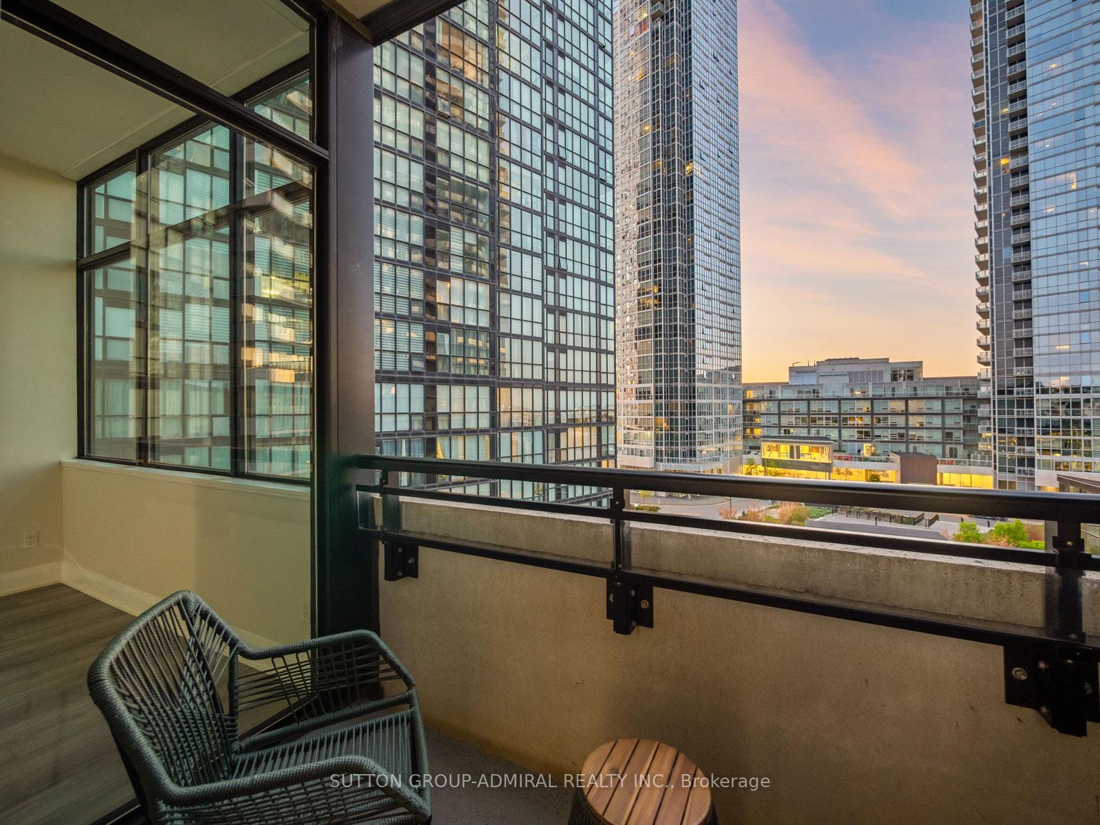 2 Bedrooms Condo at 2900 Highway 7, Vaughan For sale