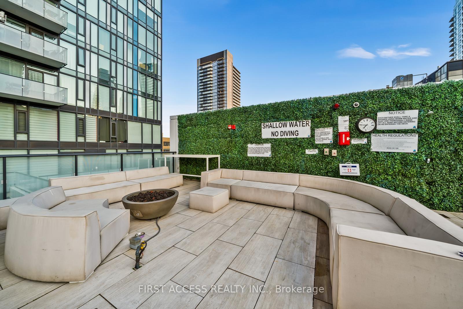 2 Bedrooms Condo at 161 Roehampton,  Toronto For sale