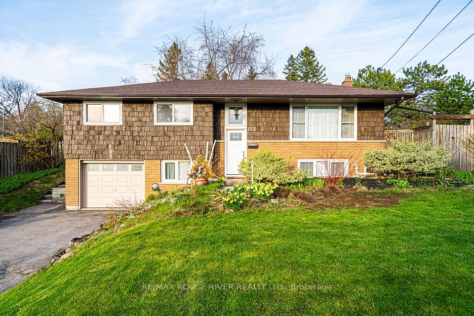 133 Elizabeth Crescent, Whitby, ON L1N 3S1