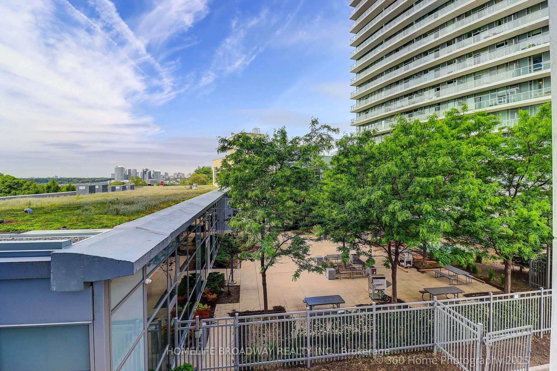 2 Bedrooms Condo at 62 Forest Manor, Toronto For sale