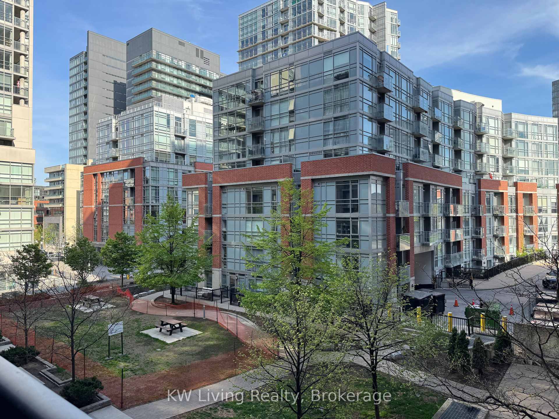 2 Bedrooms Condo at 68 Abell, Toronto For sale