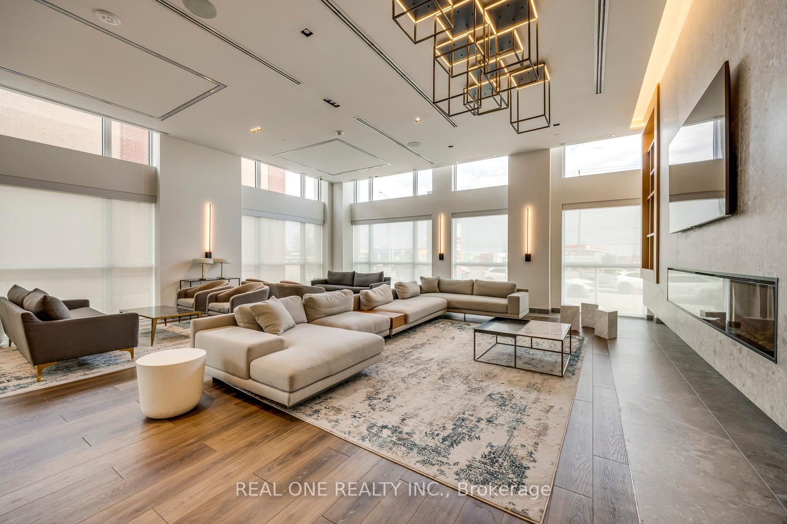 3 Bedrooms Condo at 509 Dundas, Oakville For sale