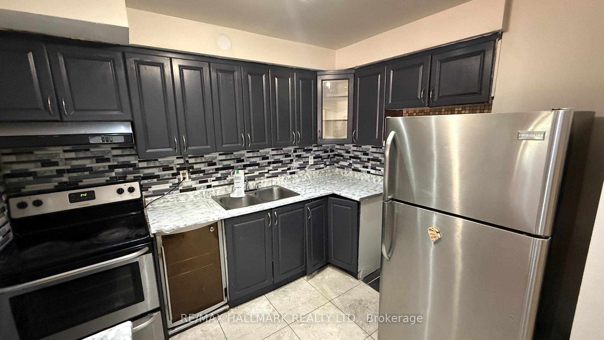 4 Bedrooms Condo at 3600 Morning Star, Mississauga For sale