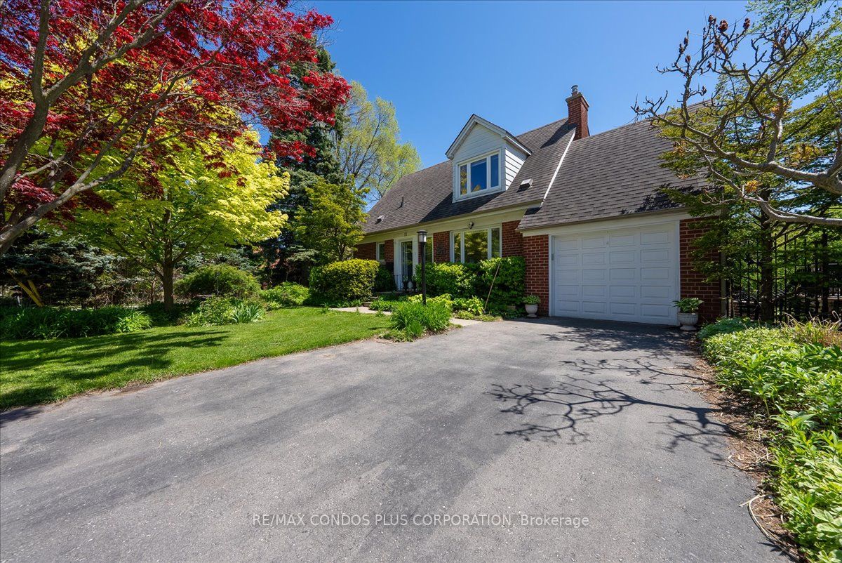 11 Ridgemoor Avenue