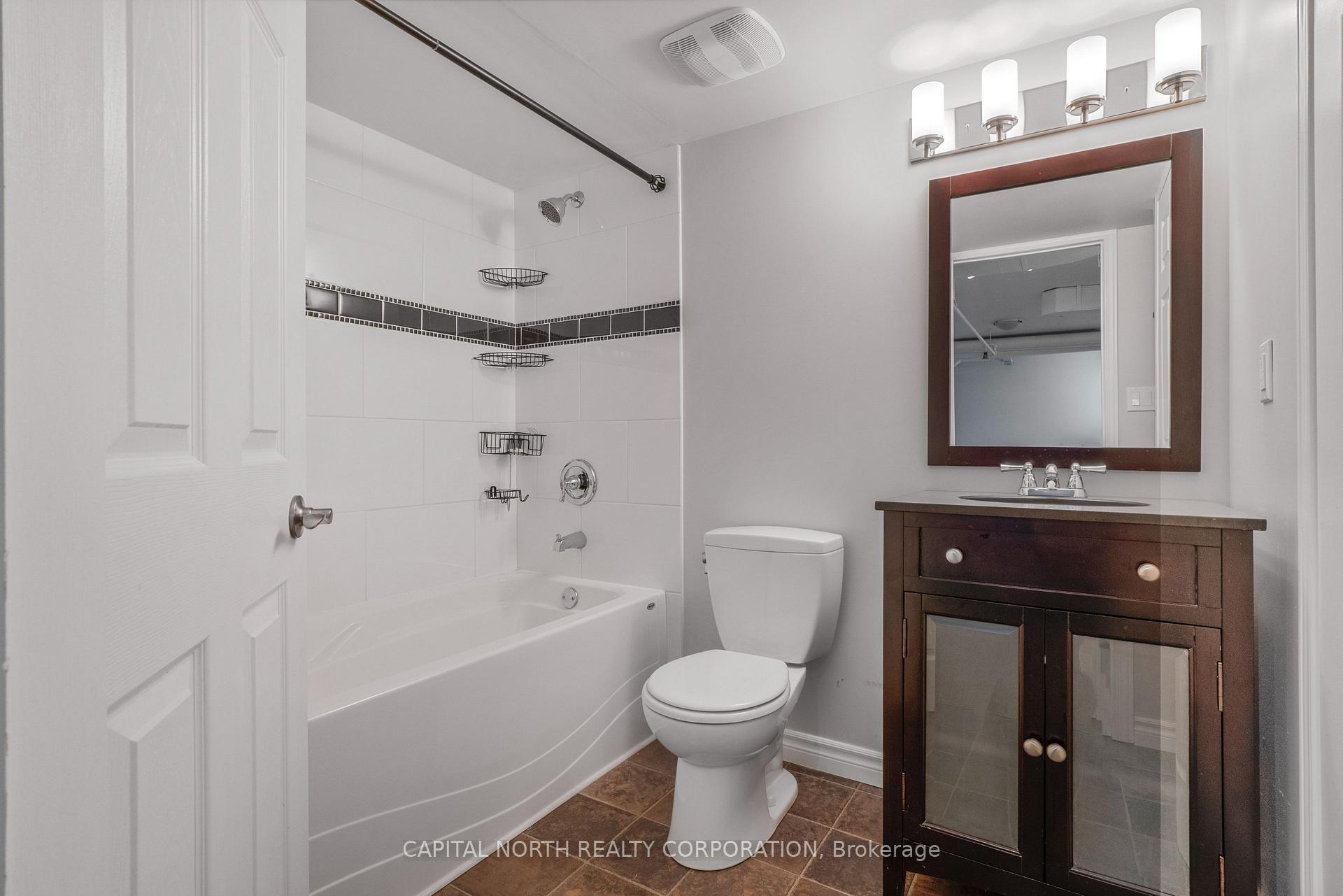 3 Bedrooms Condo at 51 Halton, Toronto For sale
