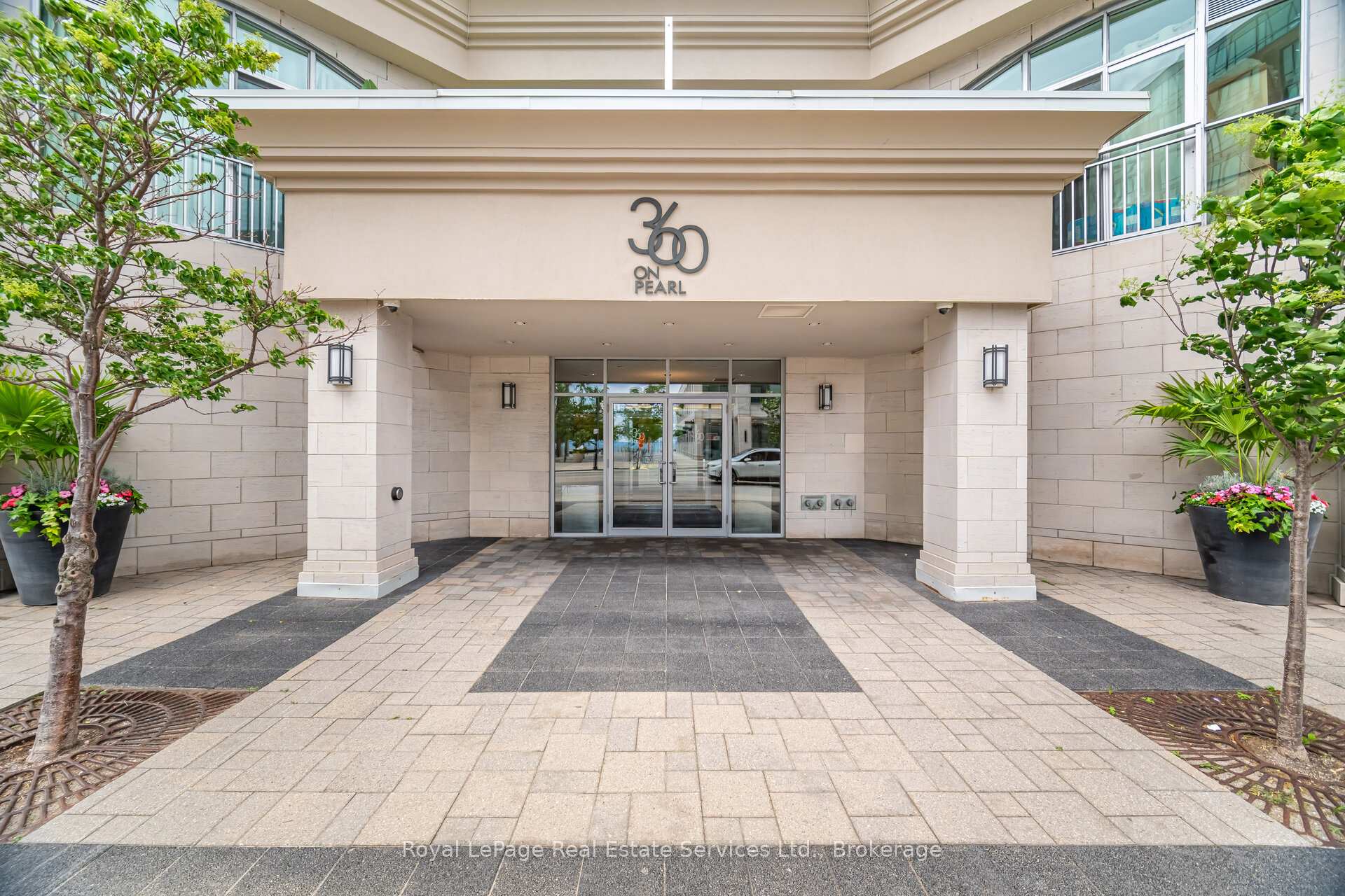 2 Bedrooms Condo at 360 Pearl, Burlington For sale