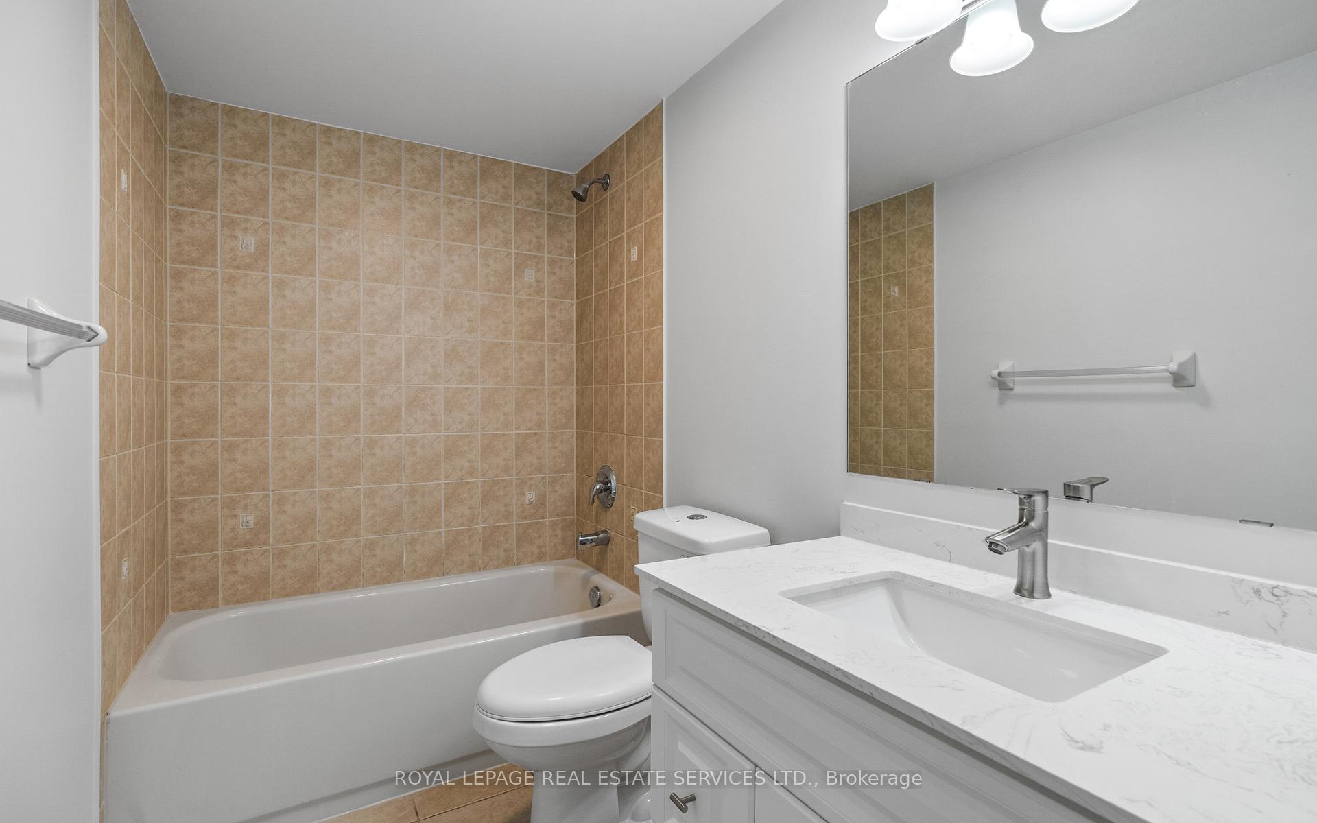 4 Bedrooms Condo at 5025 Ninth, Mississauga For sale