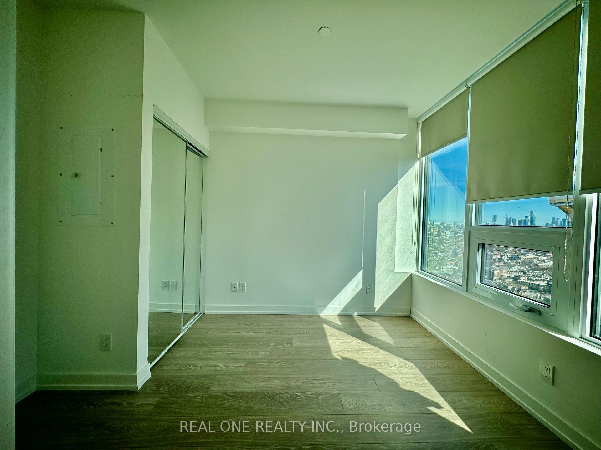 2 Bedrooms Condo at 19 Western Battery, Toronto For sale