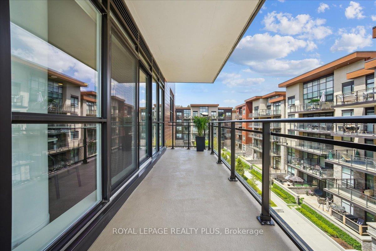 2 Bedrooms Condo at 1575 Lakeshore, Mississauga For sale