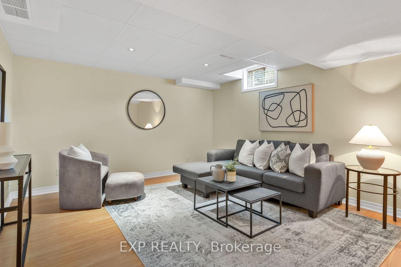 3 Bedrooms Condo at 1489 Heritage, Oakville For sale