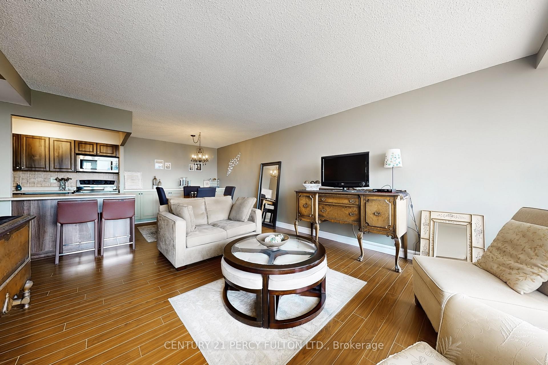 2 Bedrooms Condo at 40 Bay Mills, Toronto For sale