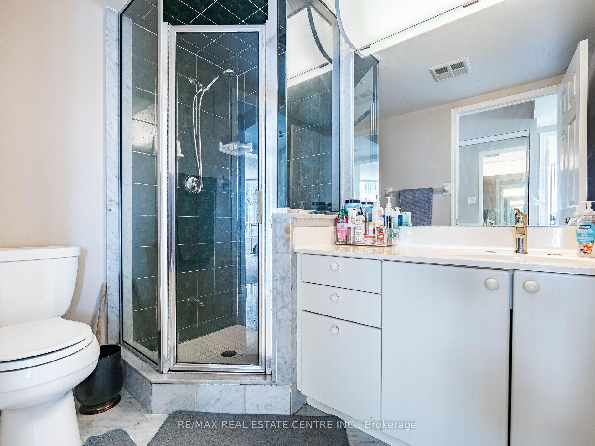 3 Bedrooms Condo at 168 Bonis, Toronto For sale
