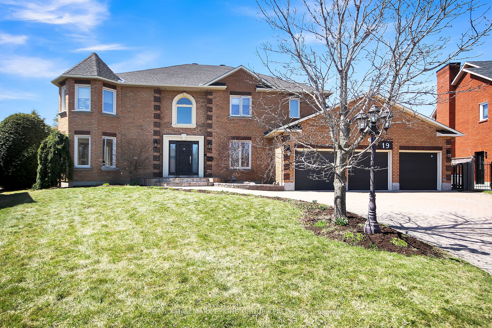 19 Campfield Court, CountryPlacePineglenCrestviewandArea, ON K2E 7X8