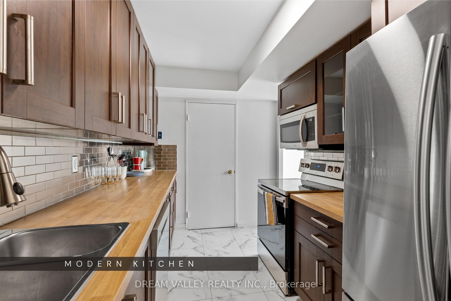 3 Bedrooms Condo at 330 Mccowan, Toronto For sale