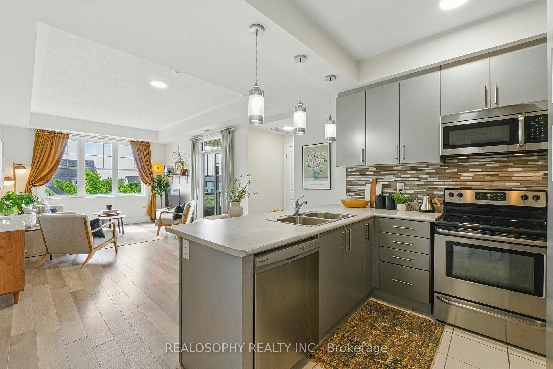 2 Bedrooms Condo at 2333 Sawgrass, Oakville For sale