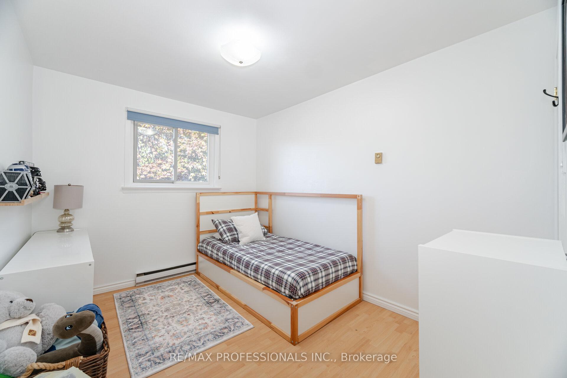 3 Bedrooms Condo at 582 Renforth, Toronto For sale