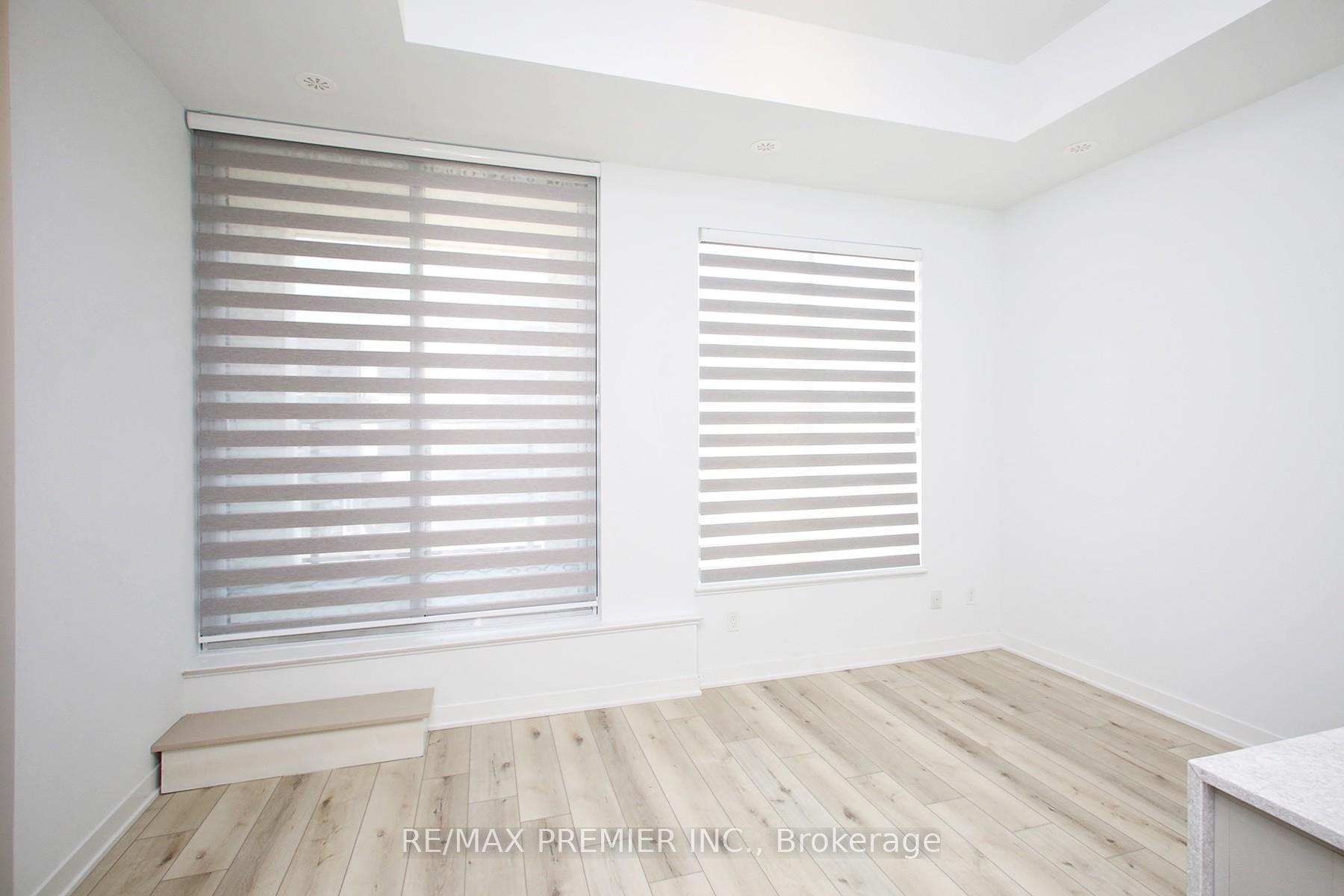 2 Bedrooms Condo at 3020 Trailside, Oakville For sale