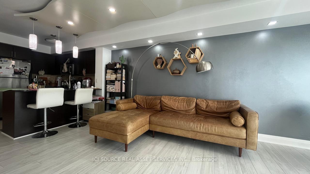 2 Bedrooms Condo at 20 North Park, Vaughan For sale