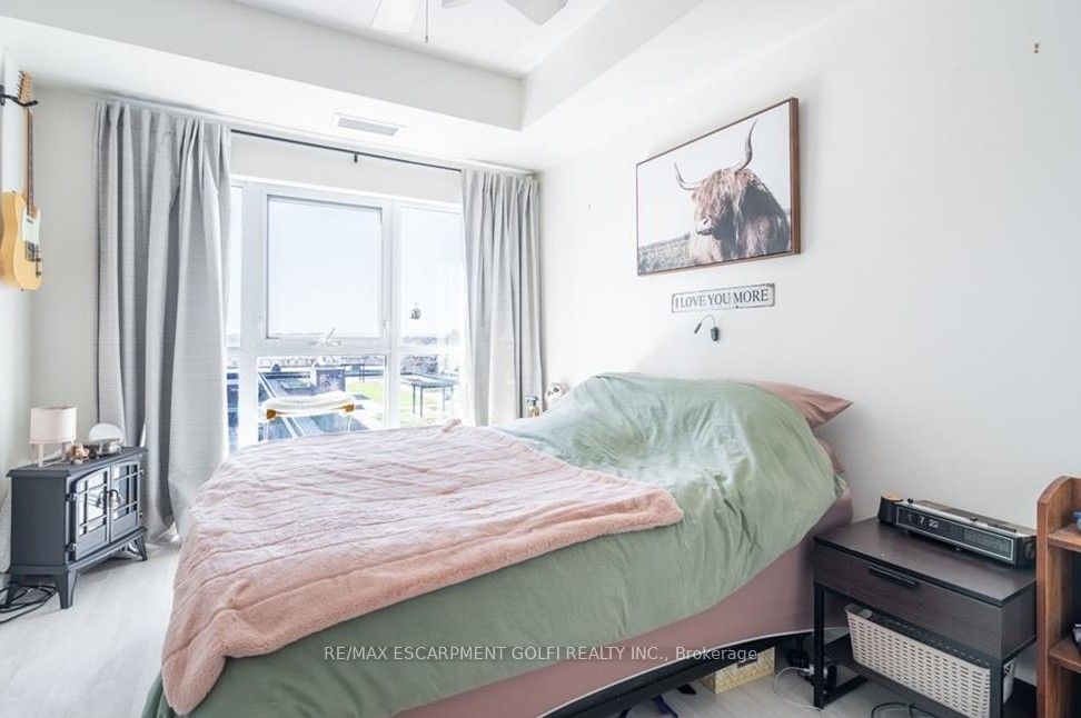 550 North Service Road, #404