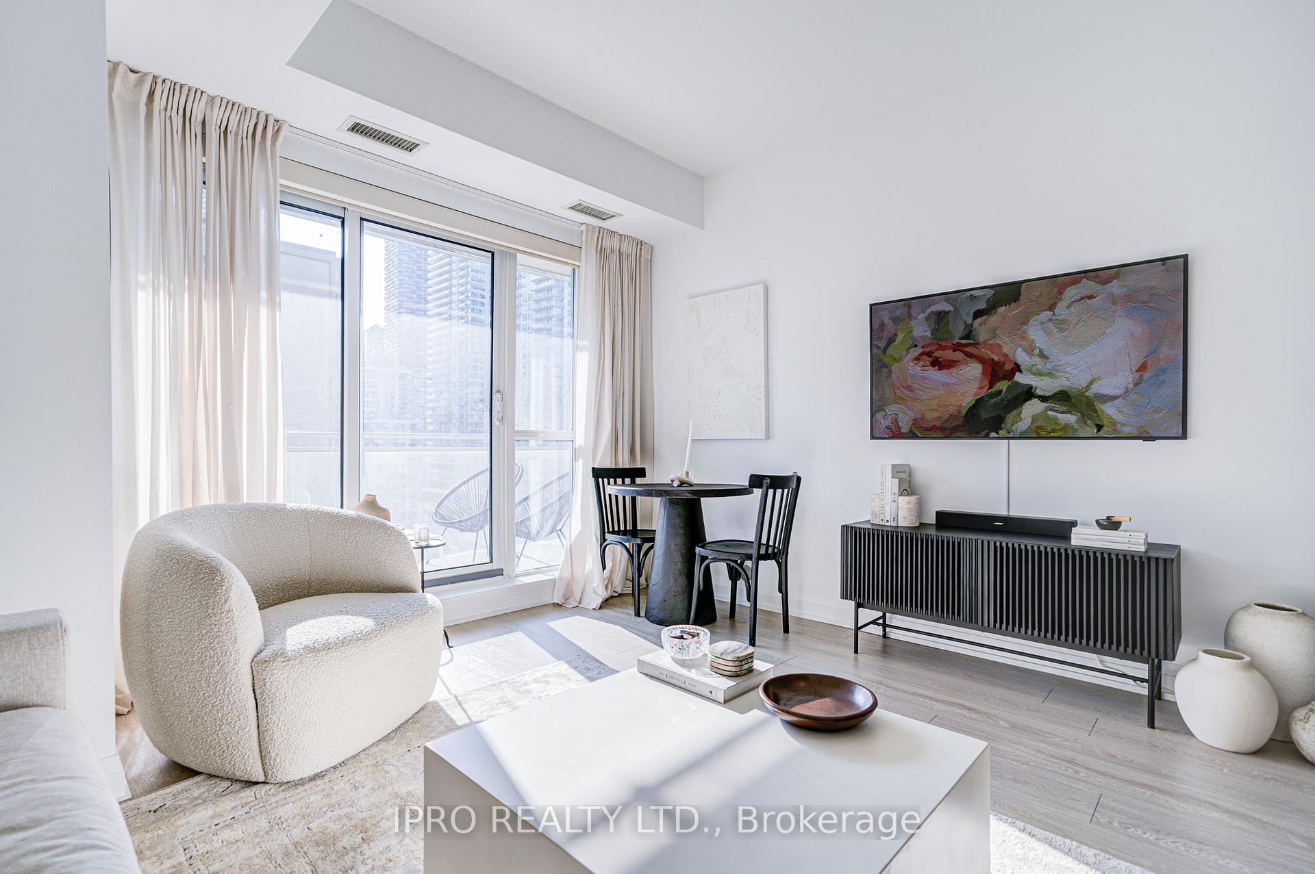 2 Bedrooms Condo at 83 Redpath, Toronto For sale