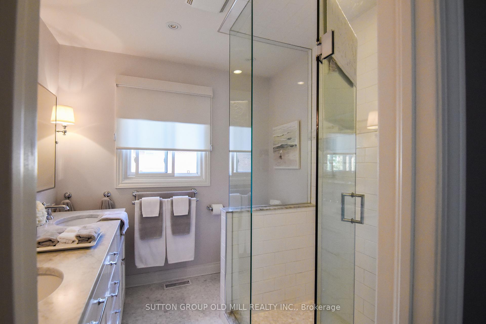 4 Bedrooms Condo at 4635 Regents, Mississauga For sale