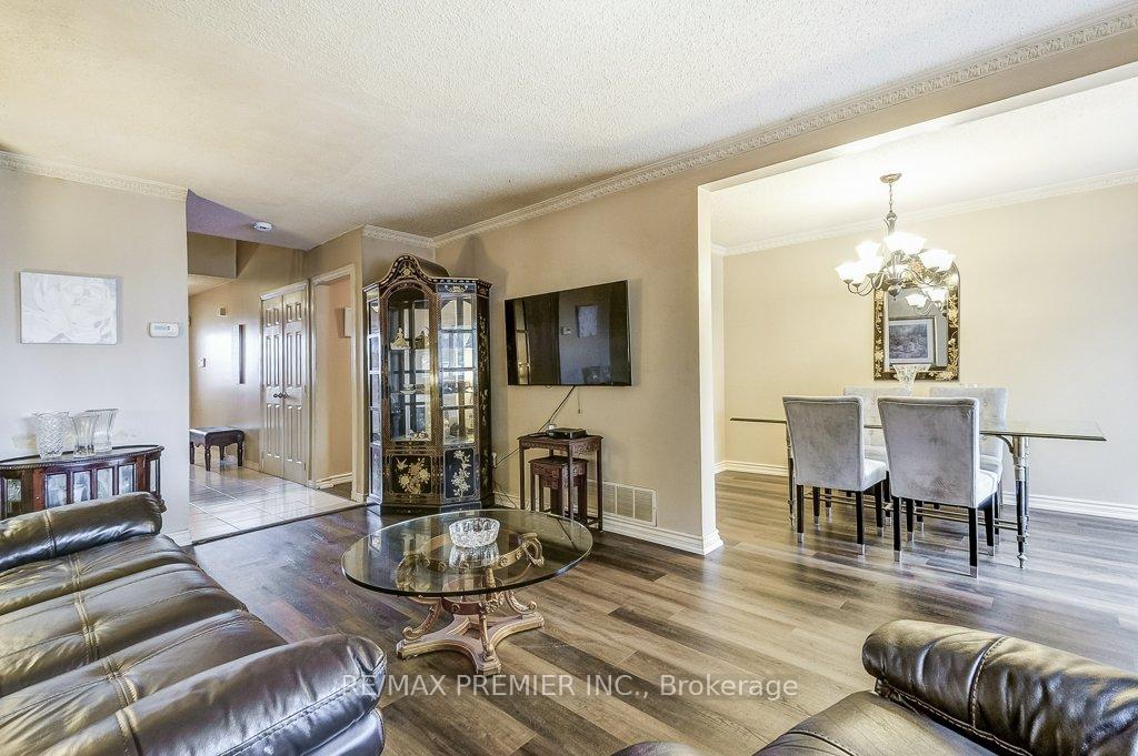 4 Bedrooms Condo at 2670 Battleford, Mississauga For sale