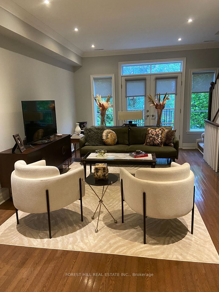 107 Pleasant Boulevard