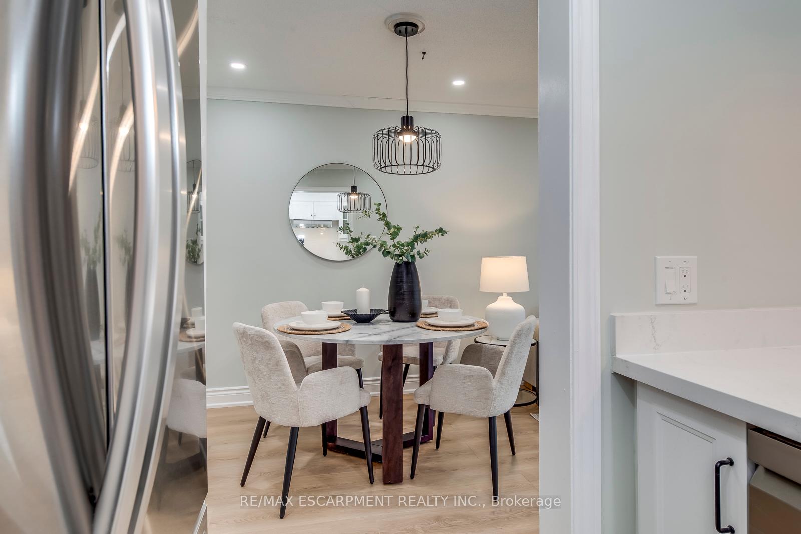 3 Bedrooms Condo at 2880 Headon Forest,  Burlington For sale