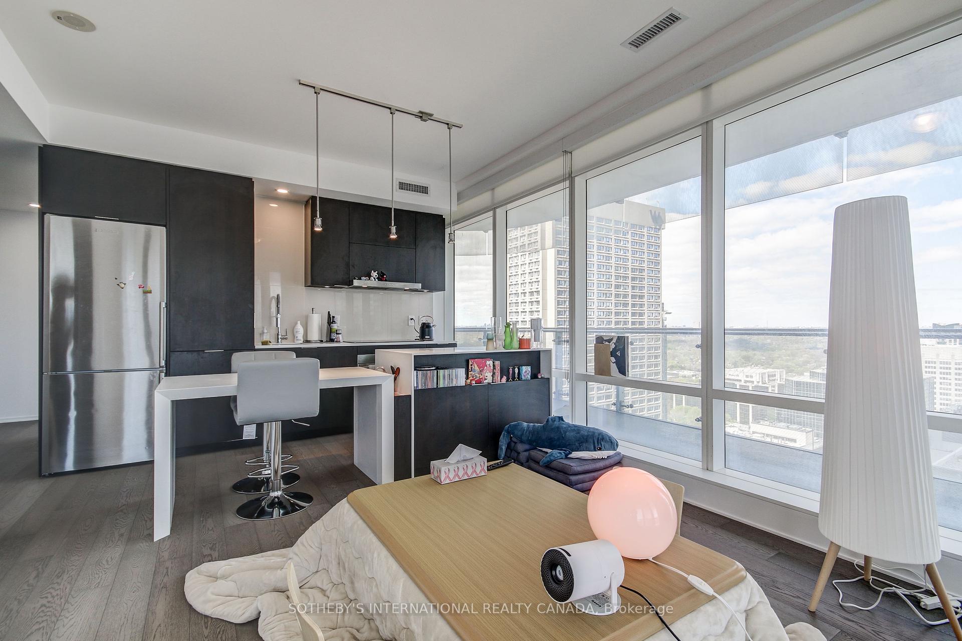 2 Bedrooms Condo at 1 Bloor, Toronto For sale