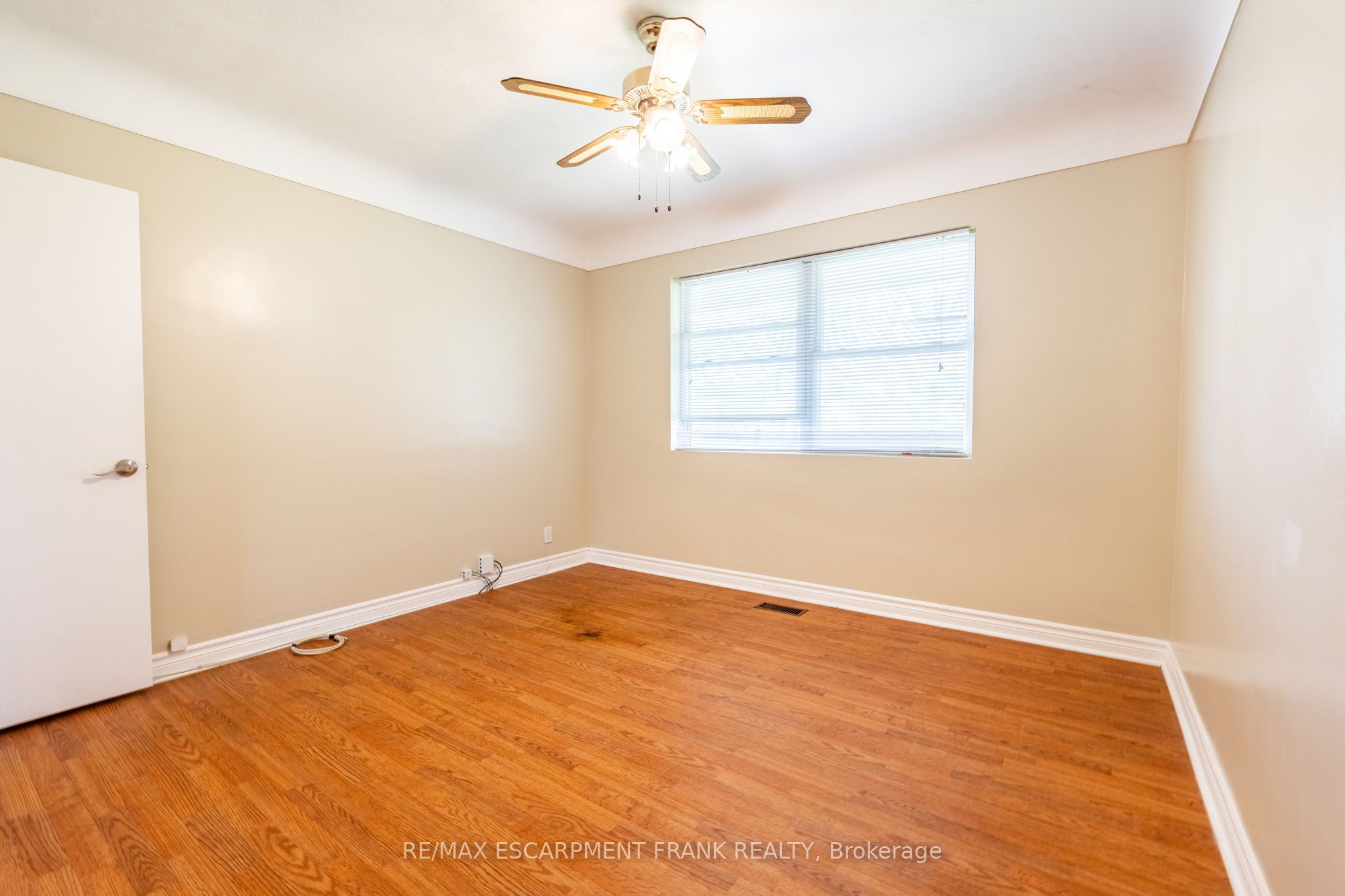 699 RYMAL Road W, Hamilton Gurnett