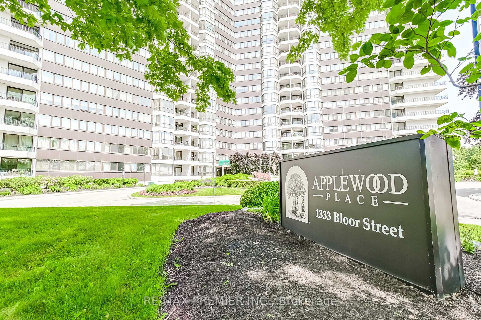 1 Bedroom Condo at 1333 Bloor, Mississauga For sale