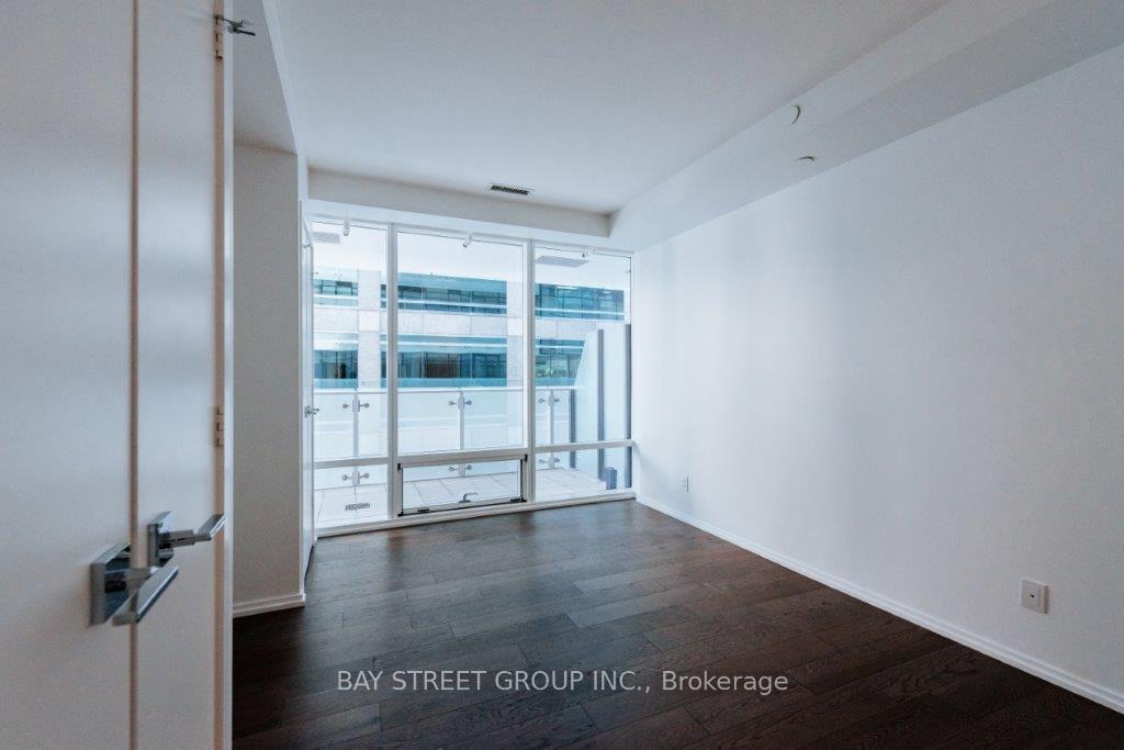 2 Bedrooms Condo at 1 Bloor, Toronto For sale