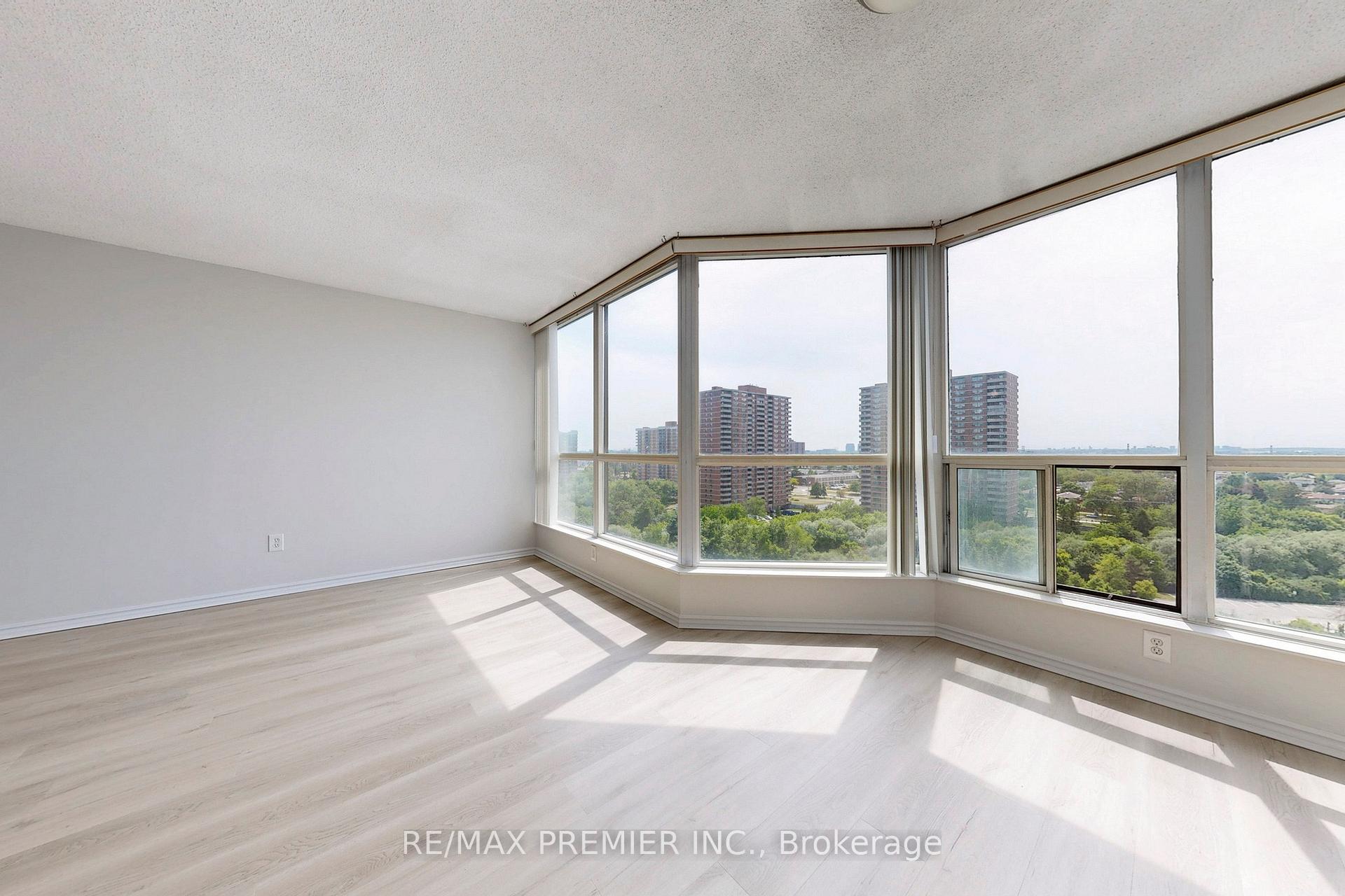 2 Bedrooms Condo at 3 Rowntree, Toronto For sale