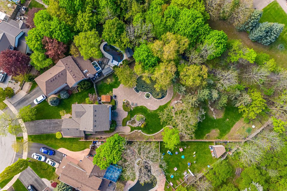 1545 Greenbriar Drive, Oakville, ON L6M 1Y7