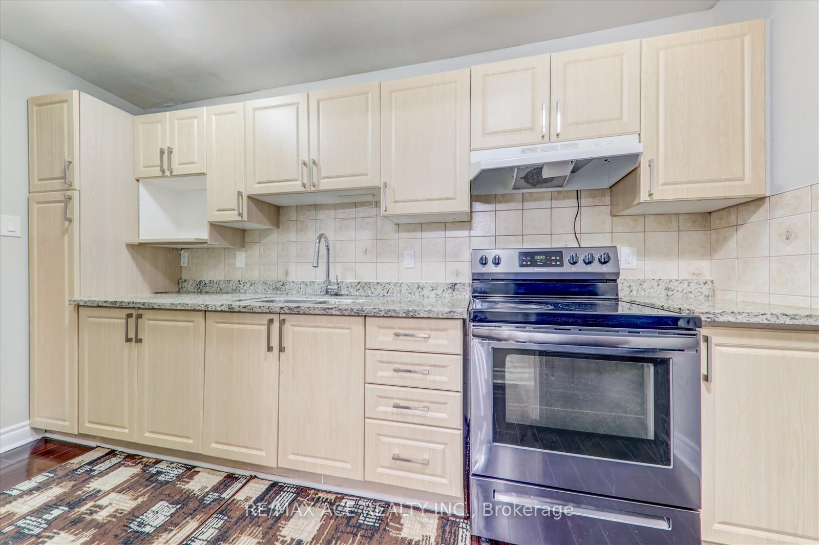 3 Bedrooms Condo at 100 Mornelle, Toronto For sale
