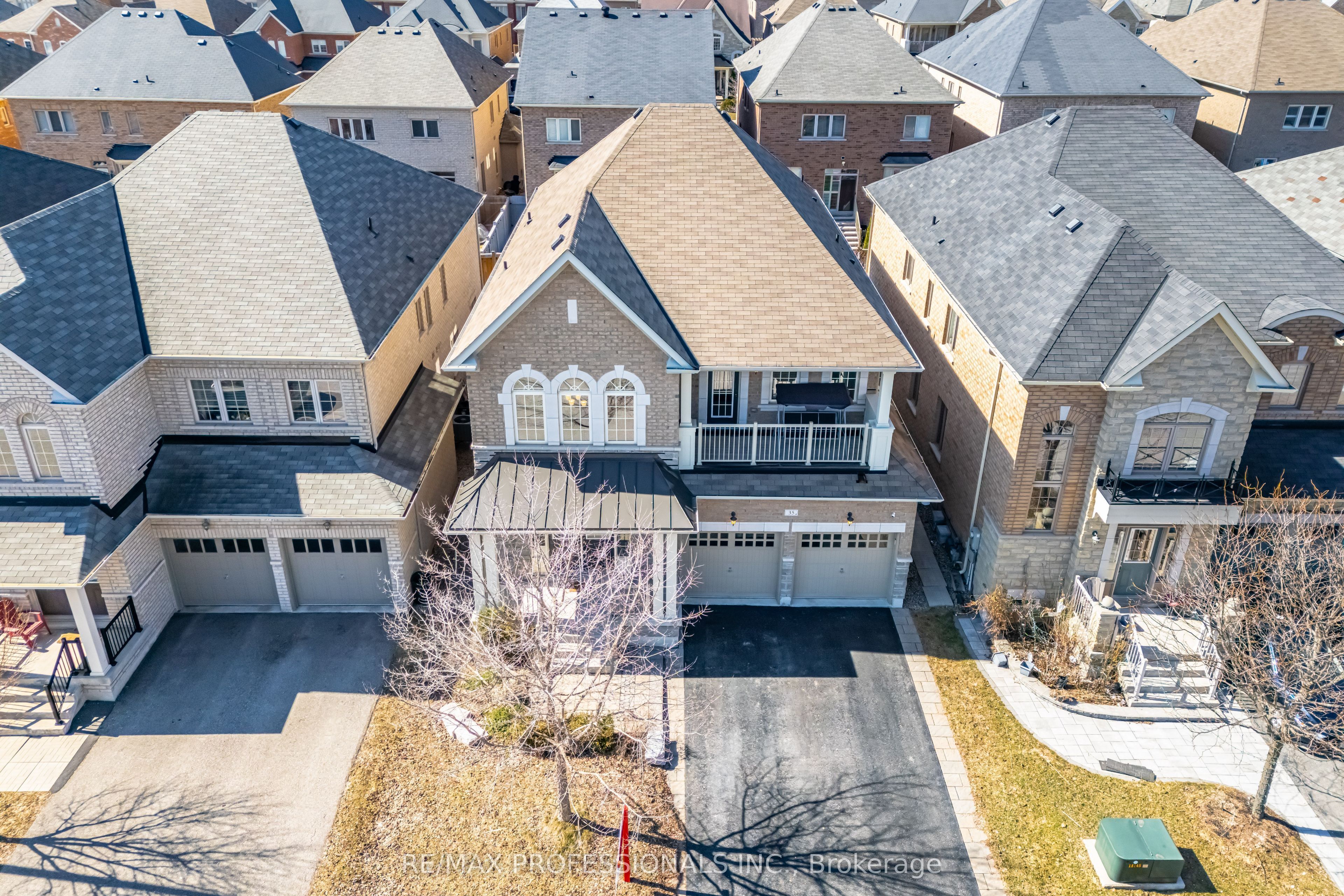 35 Lampman Crescent
