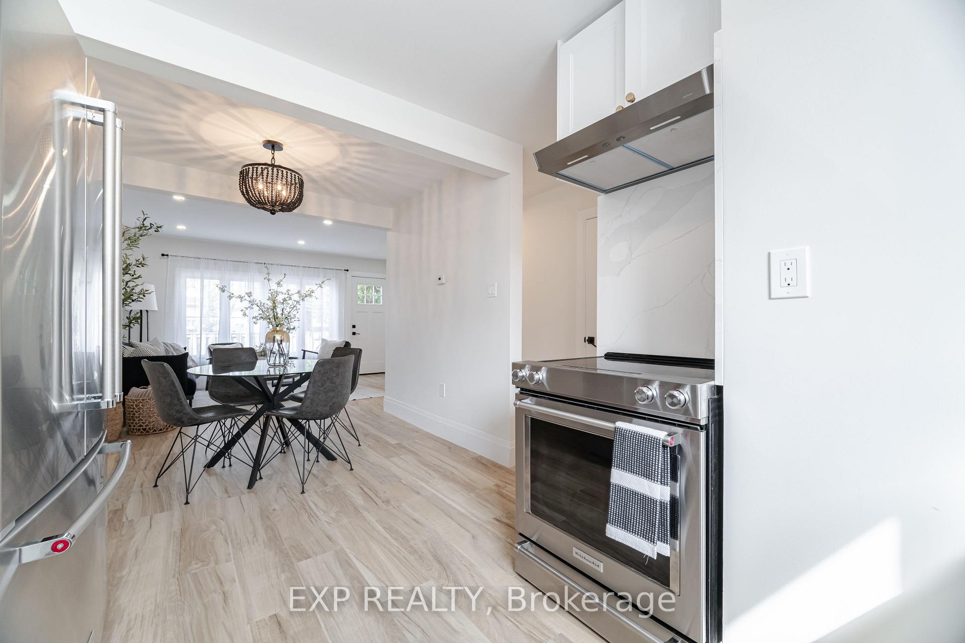 3 Bedrooms Condo at 120 Quigley,  Hamilton For sale