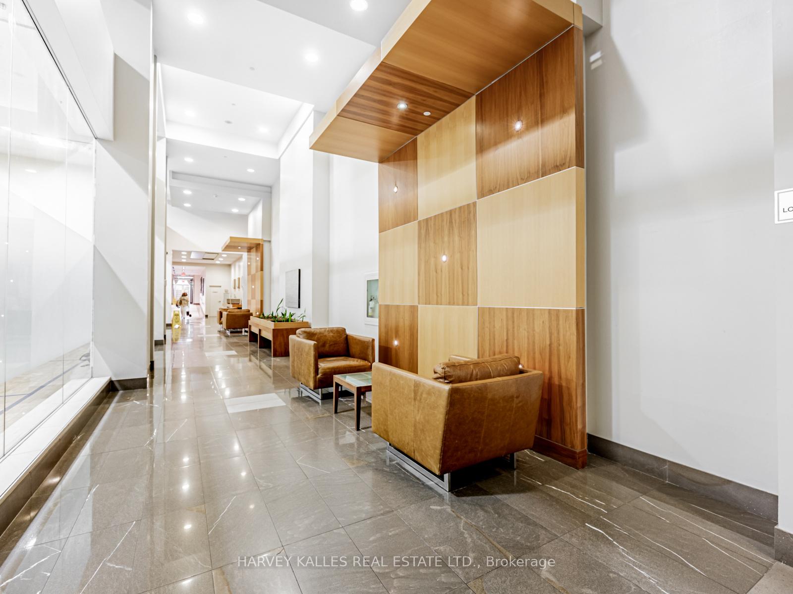 381 Front Street W 1810