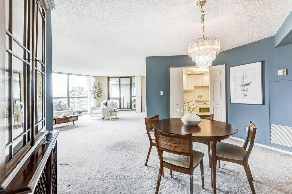 3 Bedrooms Condo at 2000 Islington, Toronto For sale