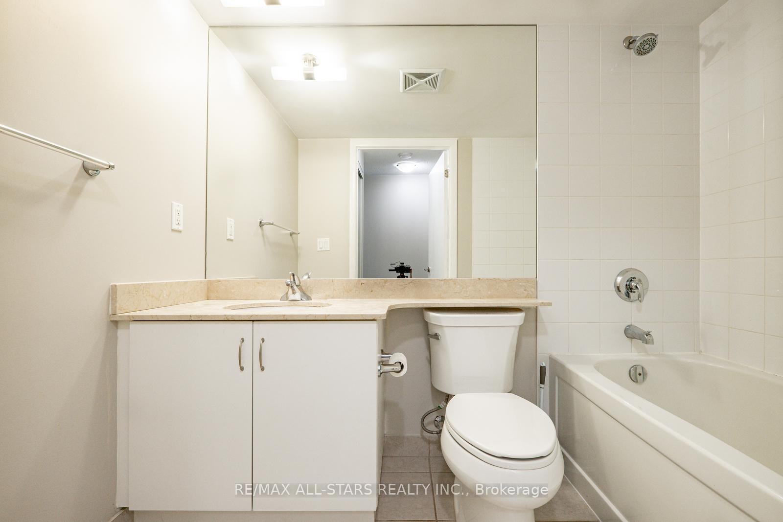1 Bedroom Condo at 209 Fort York, Toronto For sale