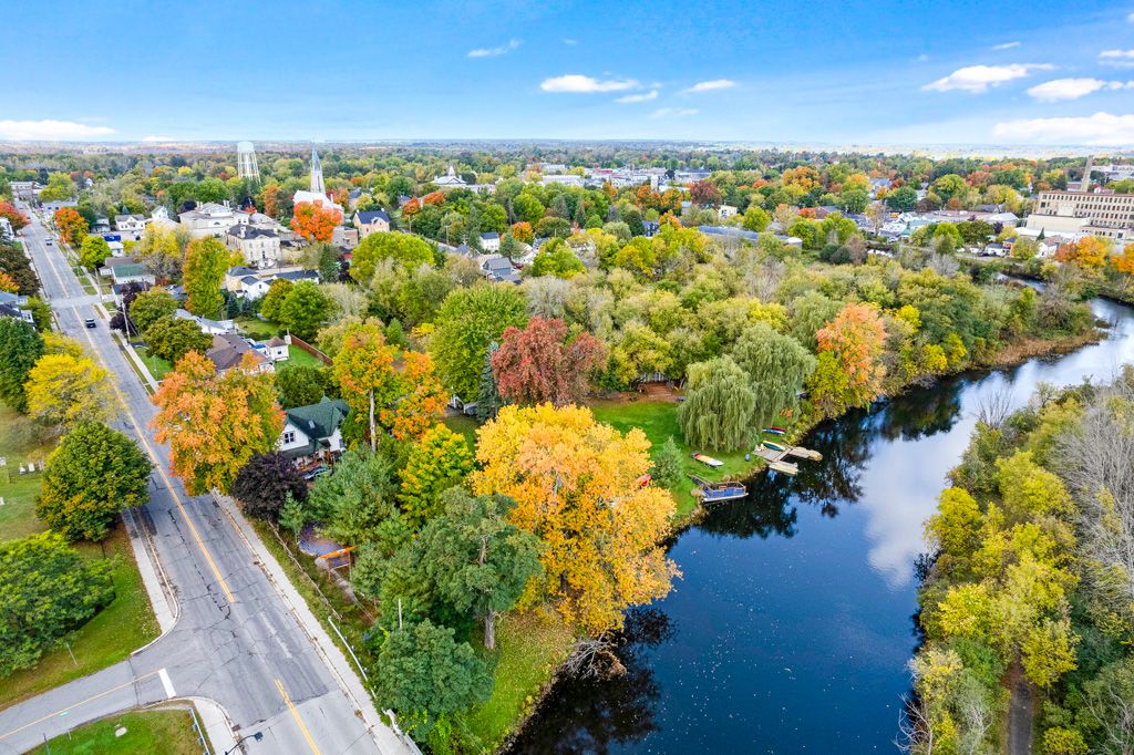 21 Craig Street Perth Ontario K7H 1X8